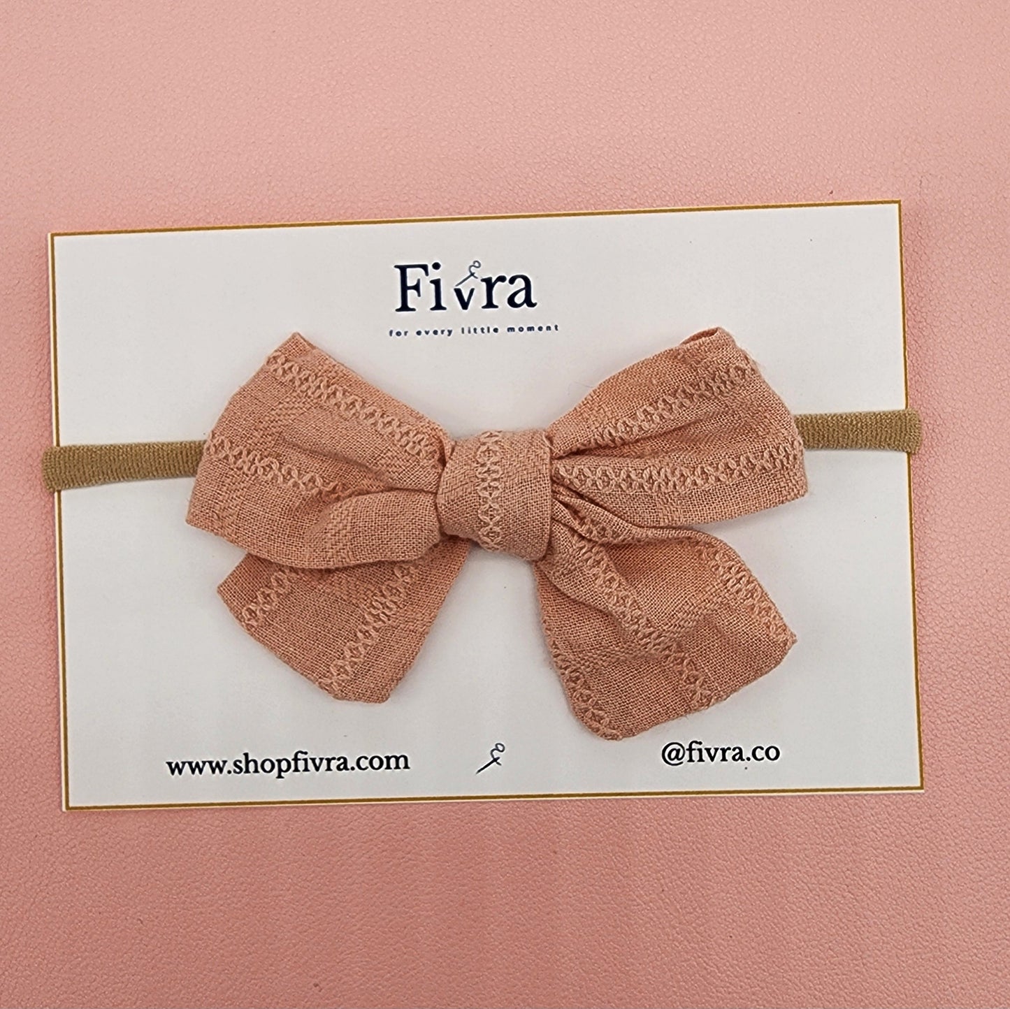 Small hair bow - Nylon headband - Apricot