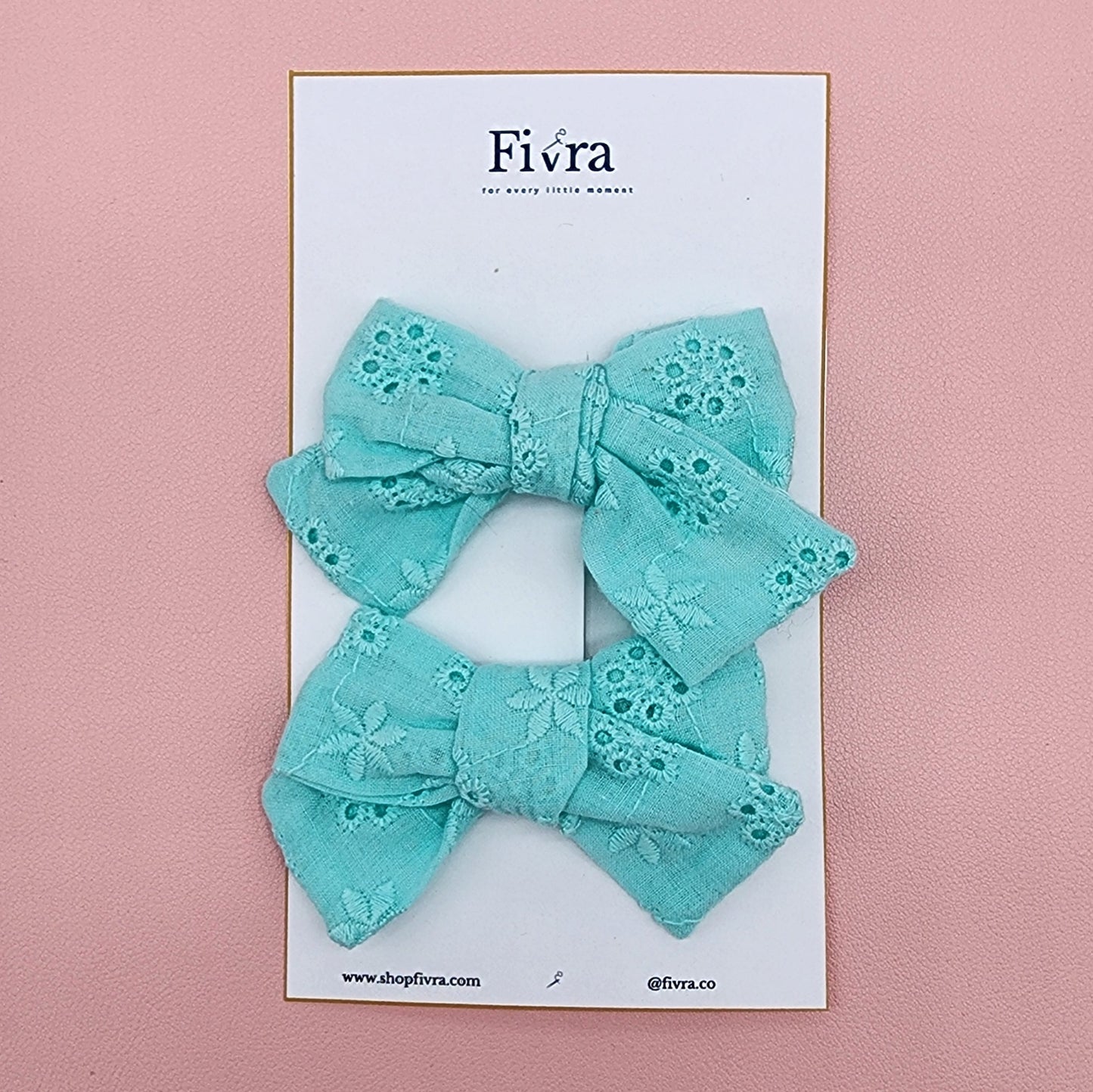 Small hair bow - Alligator clip - Crowdflower