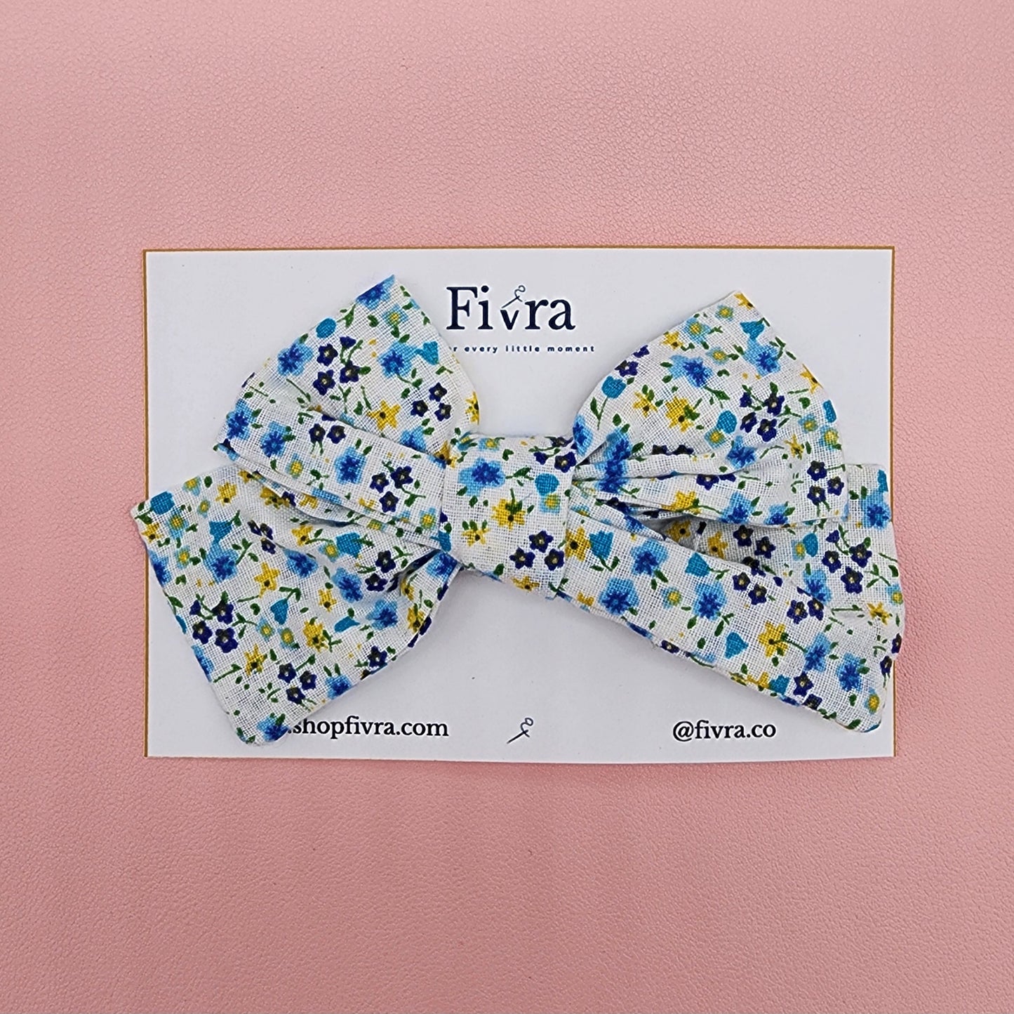 Large hair bow - Alligator clip - Blue flowers