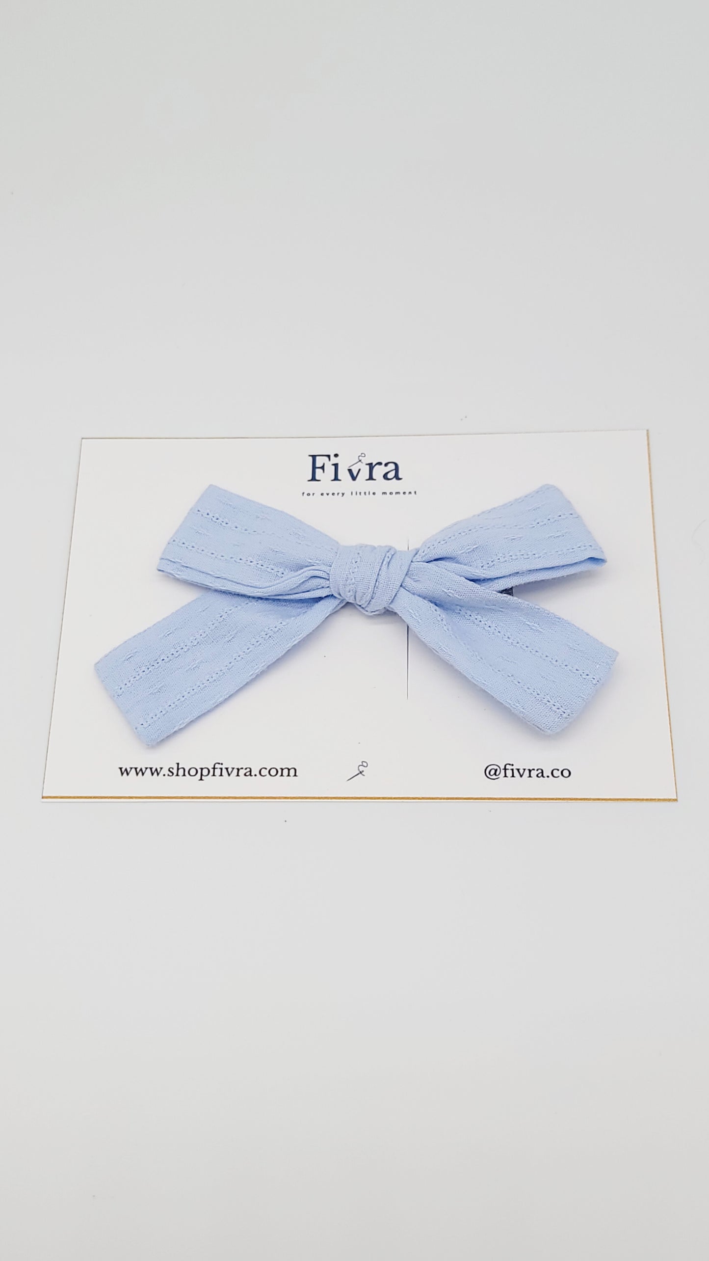 Medium hair bow - alligator clip - Light blue
